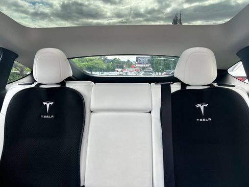 Used 2024 Tesla Model Y Long Range AWD/4WD image 12