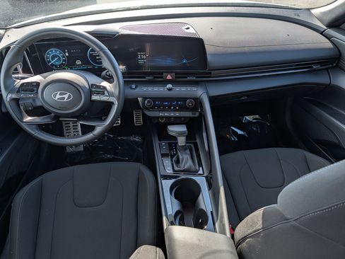 Certified 2025 Hyundai Elantra SEL image 14