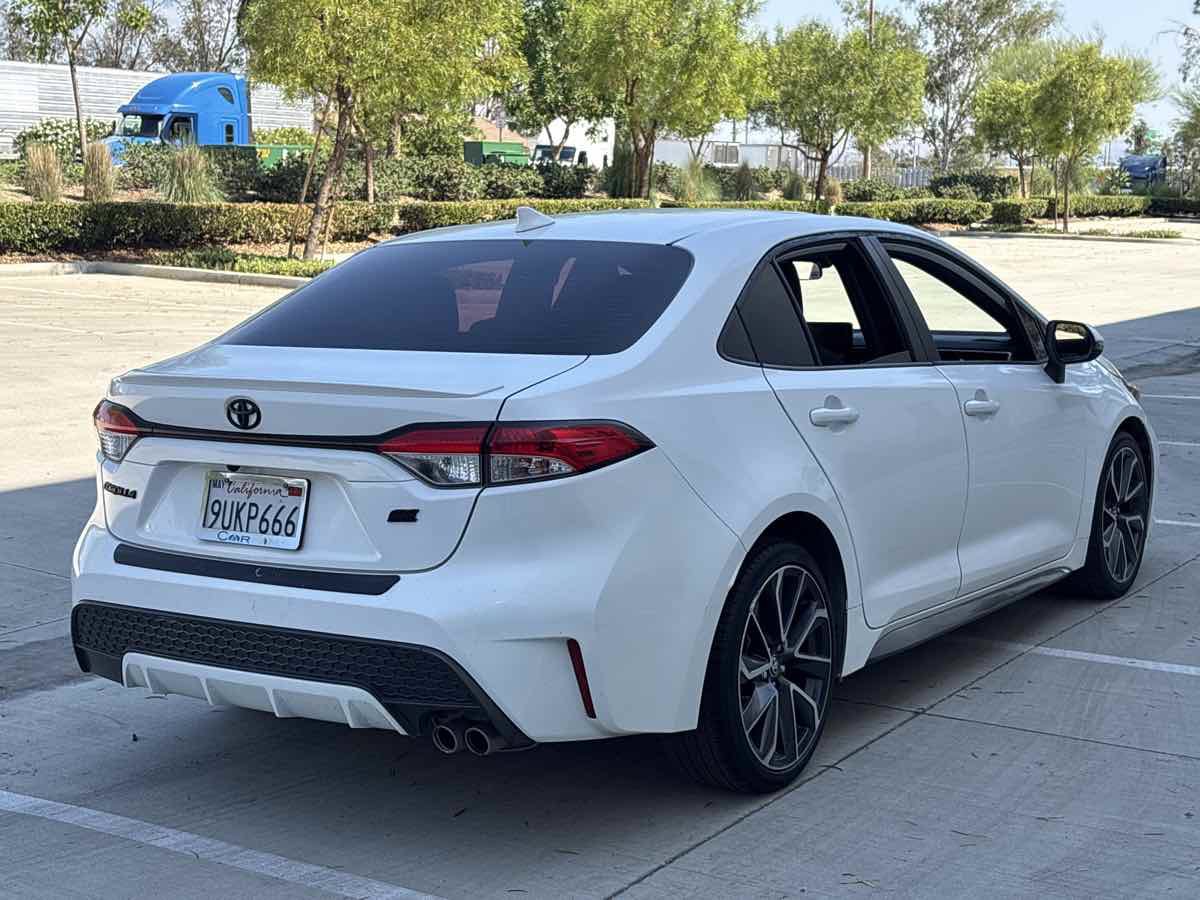 Used 2022 Toyota Corolla SE w/ Carpet Mat Package (TMS) FWD image 3