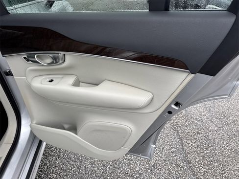 Used 2019 Volvo XC90 T6 Momentum w/ Protection Package Premier image 16