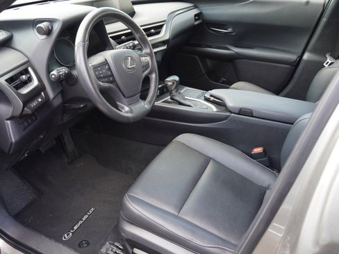 Certified 2020 Lexus UX 200 w/ Premium Package image 8