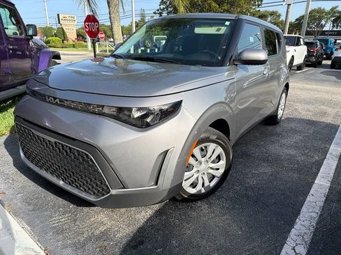 Used 2024 Kia Soul LX FWD image 12