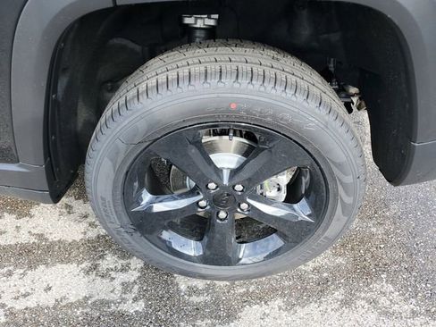 New 2025 Jeep Grand Cherokee Limited w/ Black Appearance Package image 5