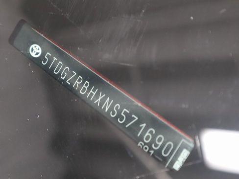 Used 2022 Toyota Highlander XLE image 35