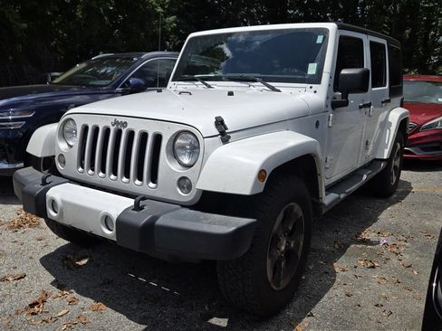 Used 2016 Jeep Wrangler Unlimited Sahara w/ Max Tow Package AWD/4WD image 4