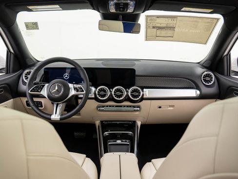 New 2025 Mercedes-Benz GLB 250 4MATIC image 10