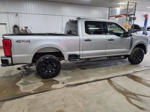 Used 2024 Ford F250 XLT AWD/4WD image 9