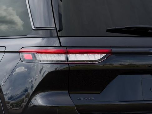 New 2026 Jeep Grand Cherokee Summit image 9