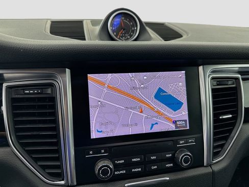 Used 2018 Porsche Macan image 15