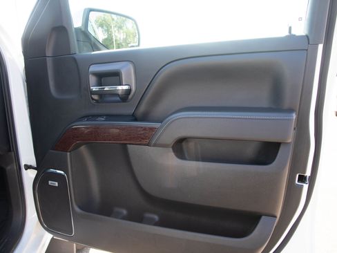 Used 2017 GMC Sierra 1500 SLT w/ SLT Premium Package AWD/4WD image 9