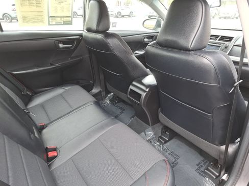Used 2017 Toyota Camry SE FWD image 11