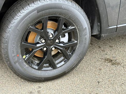 New 2026 Jeep Grand Cherokee Altitude image 5