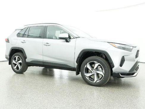 New 2025 Toyota RAV4 SE image 28