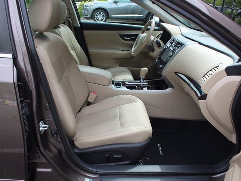 Used 2015 Nissan Altima 3.5 SL FWD image 25