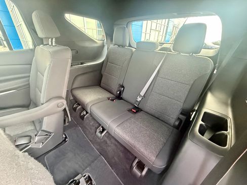 Used 2025 Chevrolet Traverse LT w/ Driver Confidence Package image 24