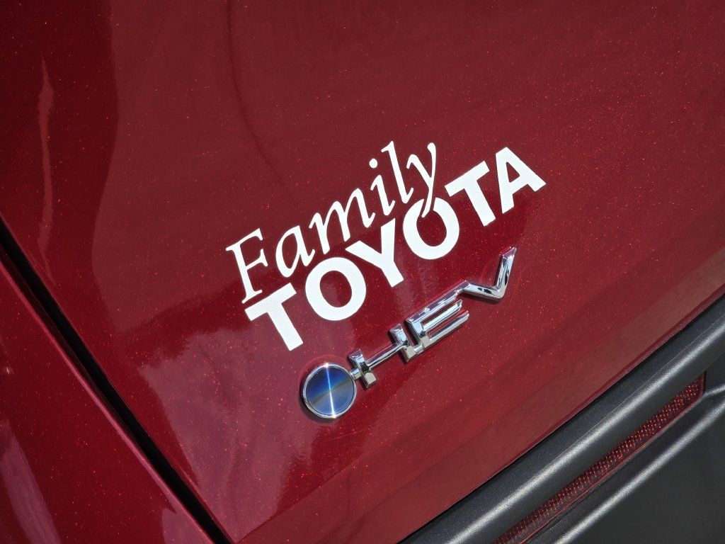 Used 2026 Toyota Sienna XLE FWD image 9