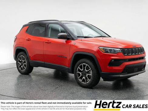 Used 2025 Jeep Compass Trailhawk image 1