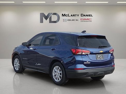 Used 2023 Chevrolet Equinox LS w/ LS Convenience Package image 4
