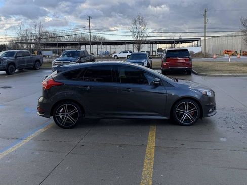 Used 2018 Ford Focus ST image 5