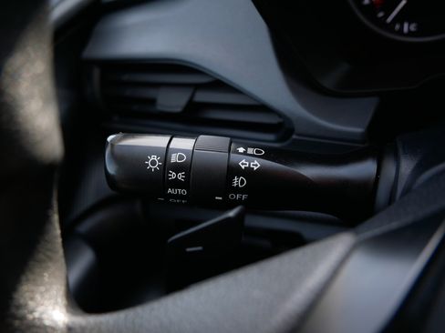 Used 2024 Subaru Crosstrek 2.0i Premium image 30