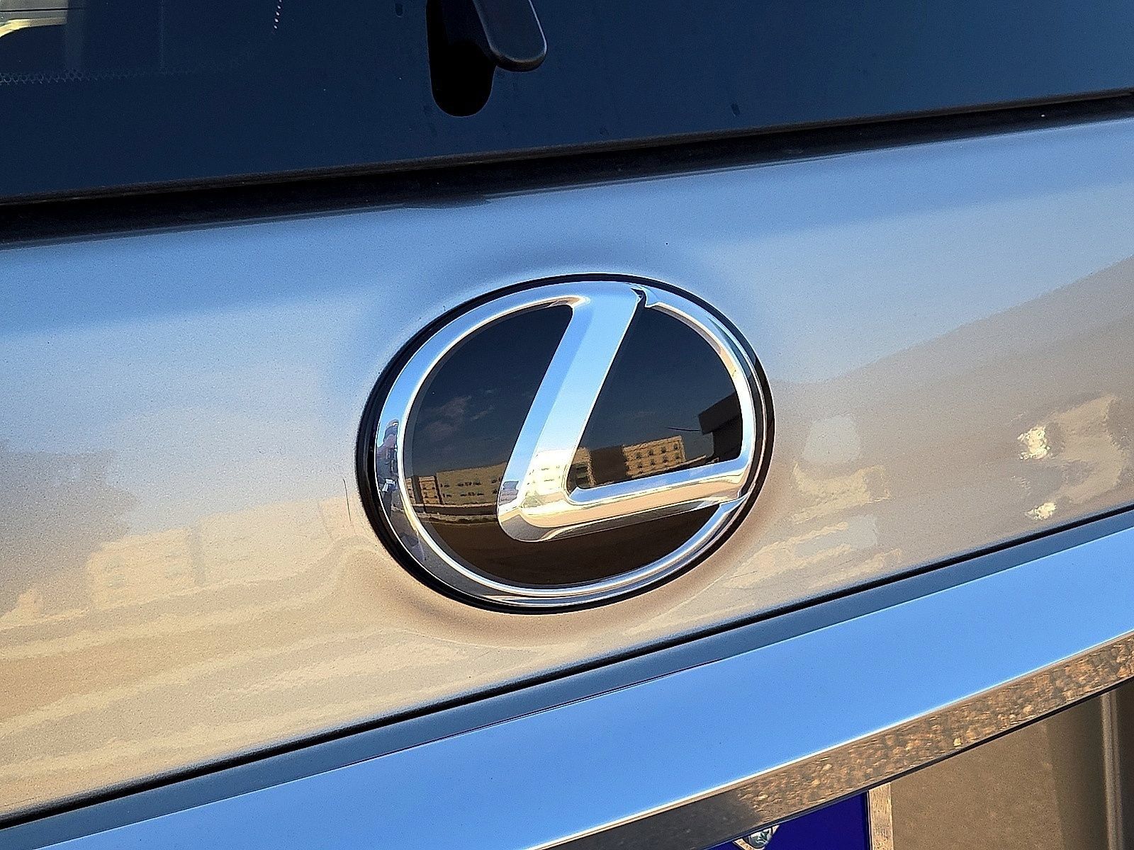 Used 2023 Lexus GX 460 Premium w/ Accessory Package AWD/4WD image 11
