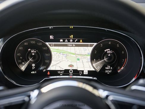 Used 2021 Bentley Bentayga AWD/4WD image 18