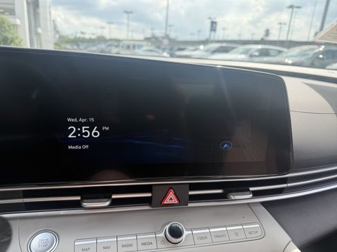 Certified 2025 Hyundai Elantra Limited FWD image 34
