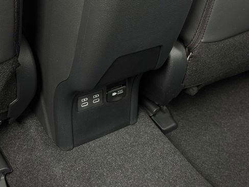 New 2025 Toyota Prius Plug-In Hybrid image 18