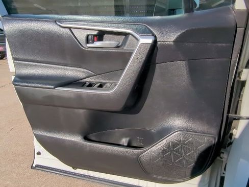 Used 2020 Toyota RAV4 XLE image 12