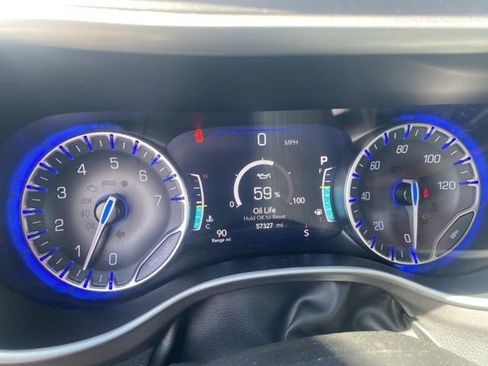 Used 2024 Chrysler Pacifica Touring-L FWD image 19