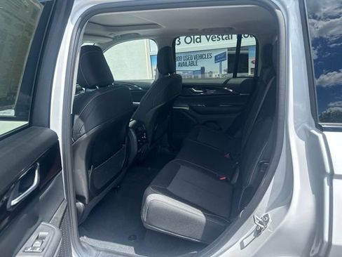 Used 2023 Jeep Grand Cherokee Laredo w/ Luxury Tech Group I AWD/4WD image 22