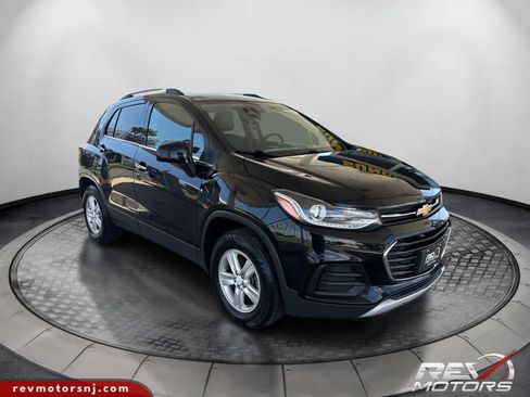 Used 2018 Chevrolet Trax LT w/ Sun & Sound Package AWD/4WD image 7