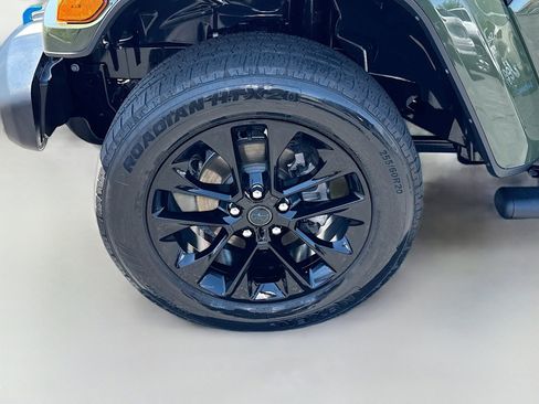 Used 2024 Jeep Wrangler Unlimited Sahara AWD/4WD image 33