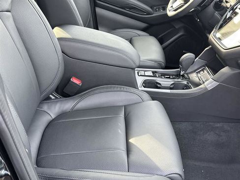 Used 2025 Subaru Ascent Bronze Edition image 16