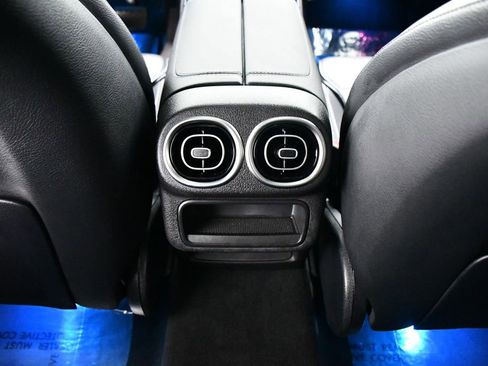 Used 2025 Mercedes-Benz GLC 300 4MATIC image 19