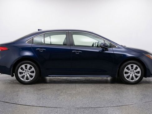 Used 2025 Toyota Corolla LE FWD image 11