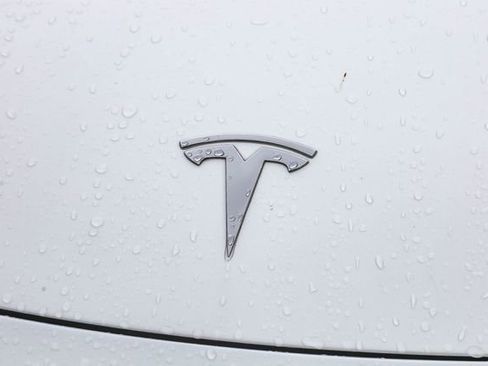 Used 2021 Tesla Model Y Long Range image 7