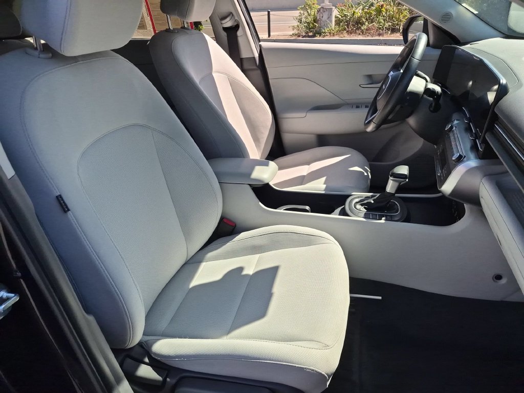 Used 2025 Hyundai Kona SEL FWD image 31