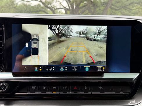 Used 2025 Chevrolet Silverado 2500 High Country w/ Technology Package AWD/4WD image 16