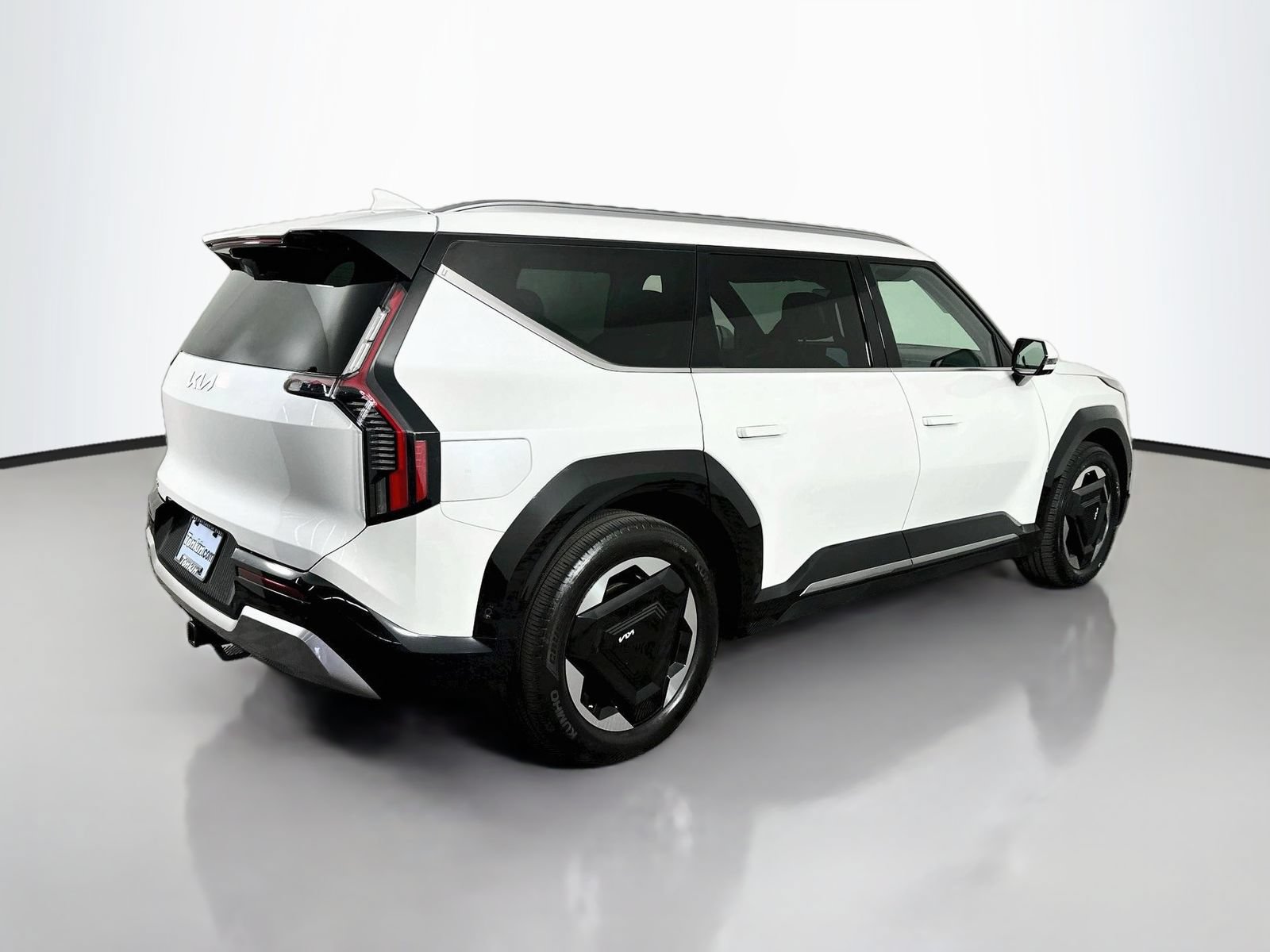 Used 2024 Kia EV9 Land w/ Towing Package AWD/4WD image 7