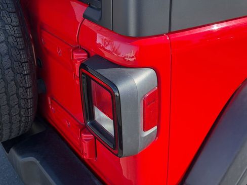 Used 2018 Jeep Wrangler Unlimited Sport S image 9