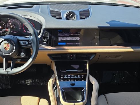 Certified 2025 Porsche Cayenne E-Hybrid image 22