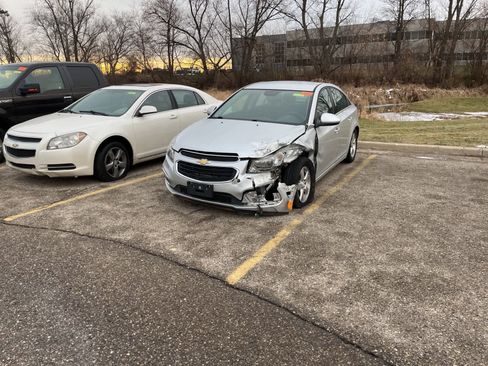 Used 2016 Chevrolet Cruze LT image 7