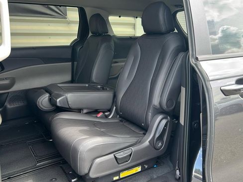 New 2026 Kia Carnival EX FWD image 12