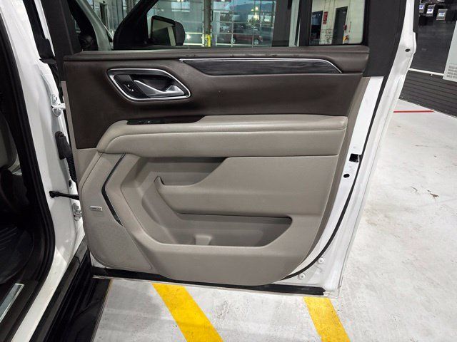 Used 2023 GMC Yukon XL SLT AWD/4WD image 18