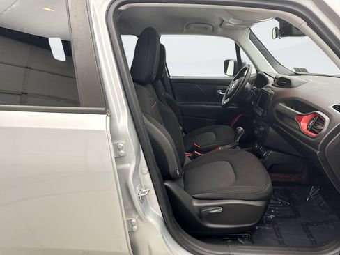 Used 2018 Jeep Renegade Trailhawk w/ Cold Weather Group II image 16