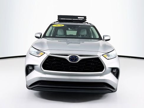 Used 2020 Toyota Highlander XLE image 2