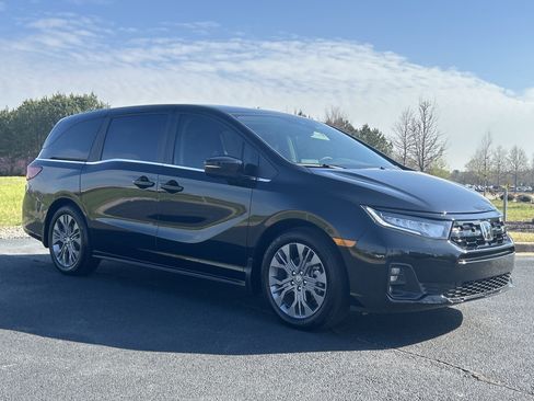 Certified 2026 Honda Odyssey Touring image 2