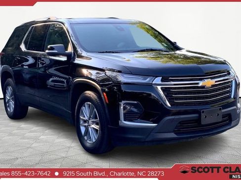 Used 2023 Chevrolet Traverse LT image 1