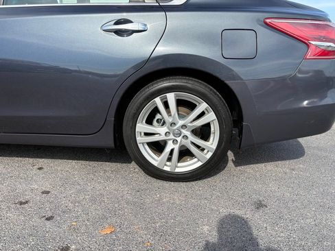Used 2013 Nissan Altima 3.5 SL w/ Technology Pkg FWD image 9